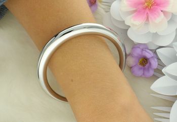 Bransoletka Nomination Ecclettica 134305 001 – sztywna, stal szlachetna, rozmiar S, obwód 19 cm. Stylowy dodatek bez zapięcia. Oryginalna biżuteria Nomination (3).jpg